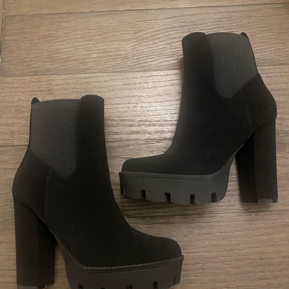 Suede black boots